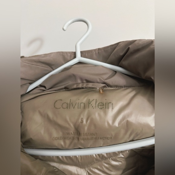 ❄️ Calvin Klein Winter Coat with Fur Hood ❄️ - Picture 2 of 2